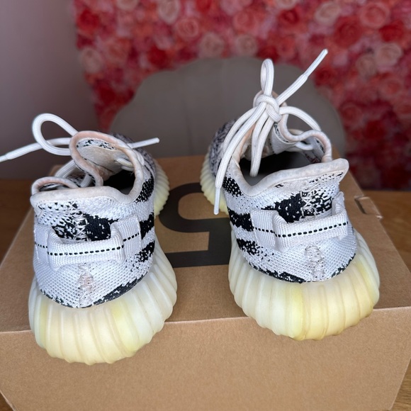 YEEZY sneakers zebra black white size 8 - Picture 7 of 11